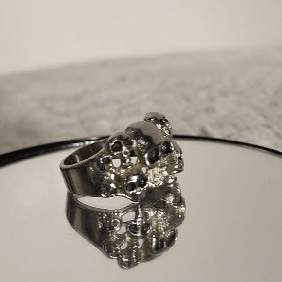 Spikes Stainless Steel "Skulls" Men's Ring - Picture 2 of 5